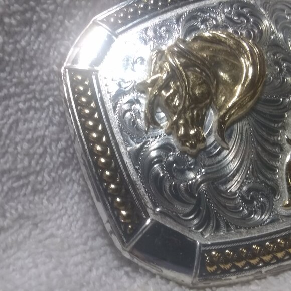 Montana Silversmiths Buckle Horse Head Gold Swirl Corner Stone Fully Engraved - Picture 3 of 10